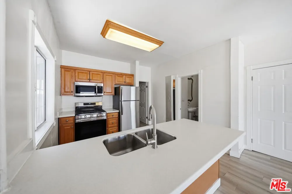 5754 Melrose Avenue Los Angeles, CA 90038