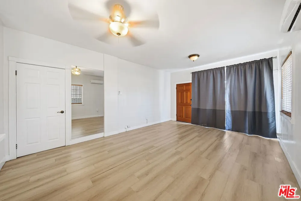 5754 Melrose Avenue Los Angeles, CA 90038