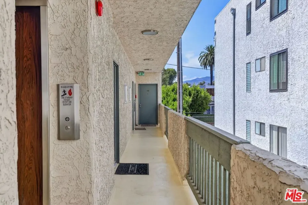 311 Montana Avenue #302 Santa Monica, CA 90403