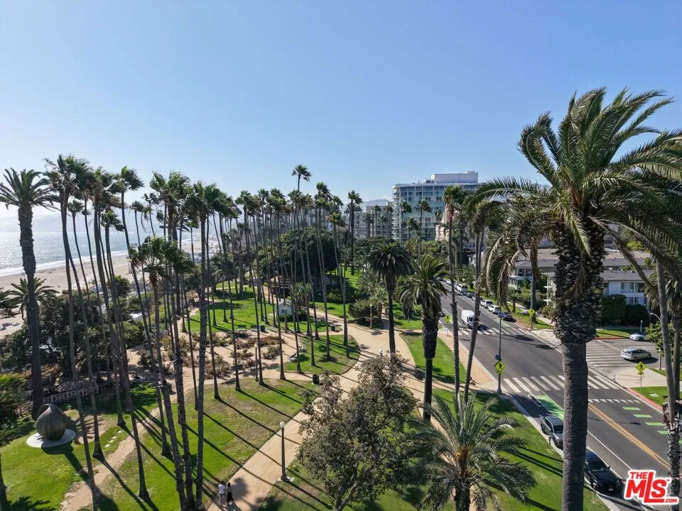 311 Montana Avenue #302 Santa Monica, CA 90403