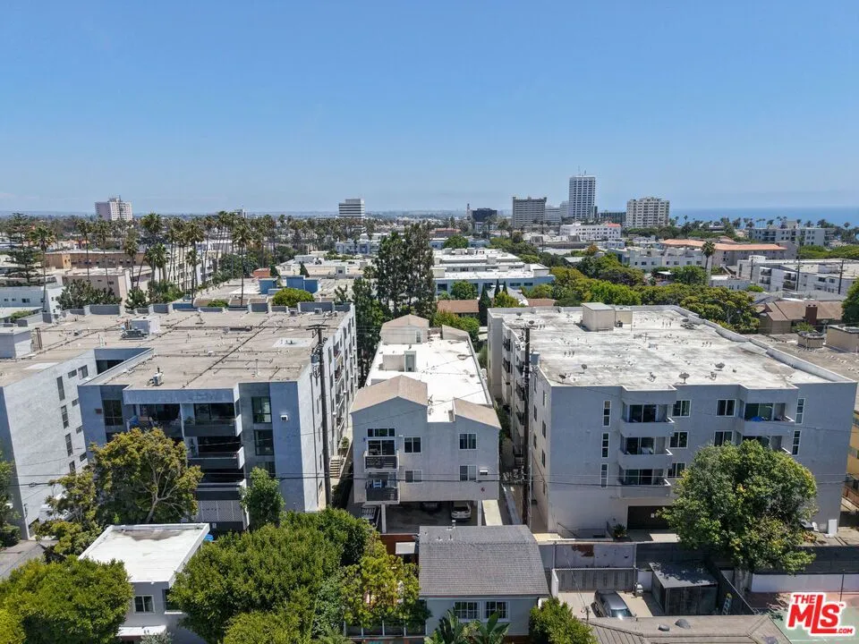 311 Montana Avenue #302 Santa Monica, CA 90403