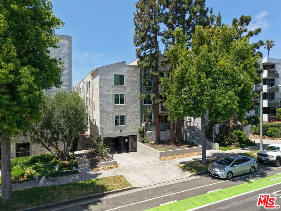 311 Montana Avenue #302 Santa Monica, CA 90403