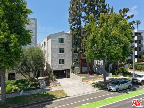 311 Montana Avenue #302