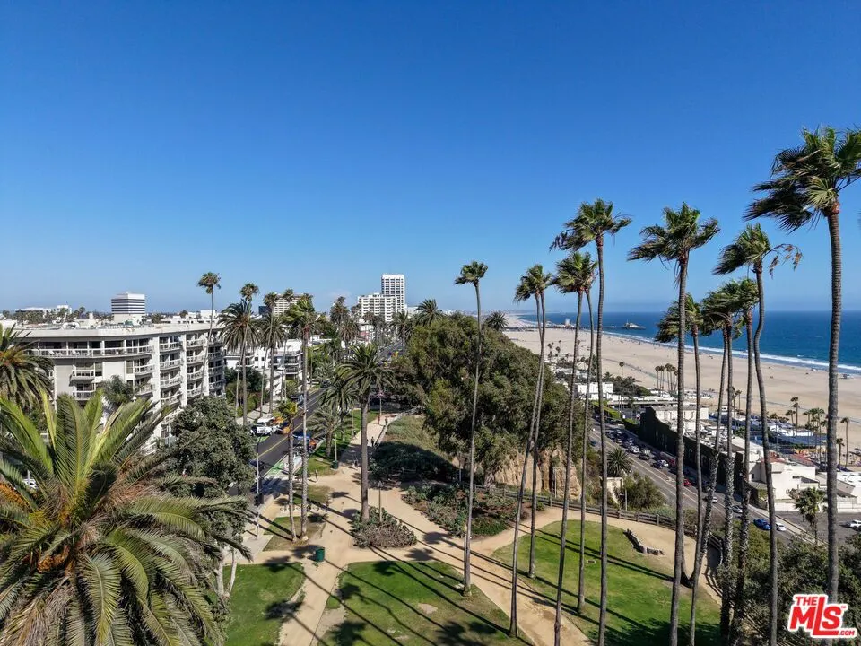 311 Montana Avenue #302 Santa Monica, CA 90403