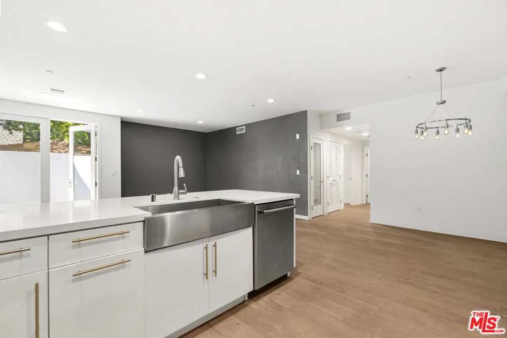 4240 Laurel Canyon Boulevard #105 Studio City, CA 91604
