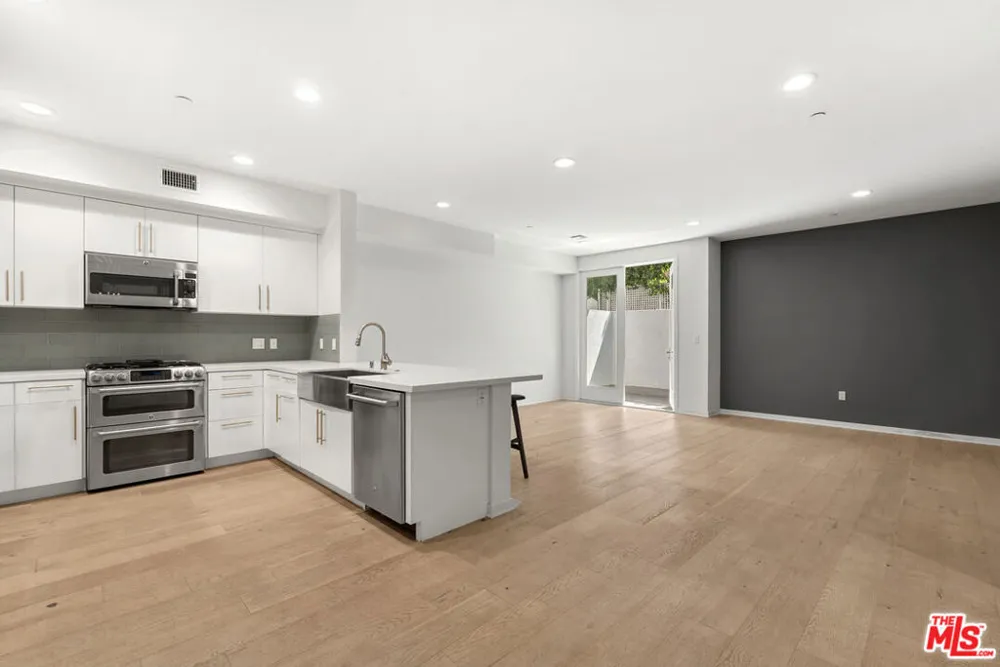 4240 Laurel Canyon Boulevard #105 Studio City, CA 91604