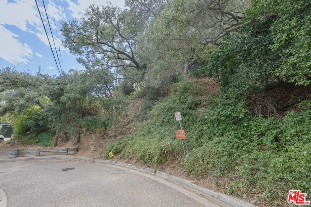 Crescent Drive Los Angeles, CA 90046