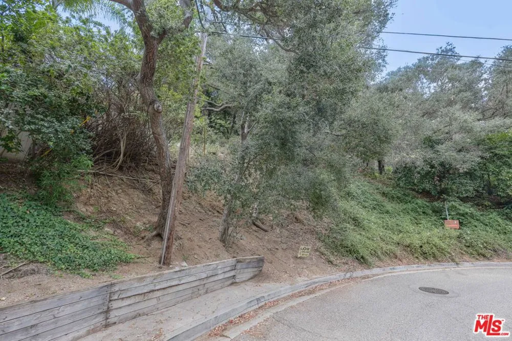 Crescent Drive Los Angeles, CA 90046