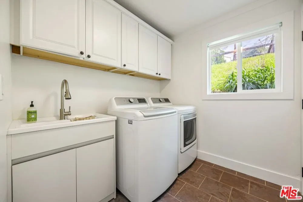 107 Alto Drive Oak View, CA 93022