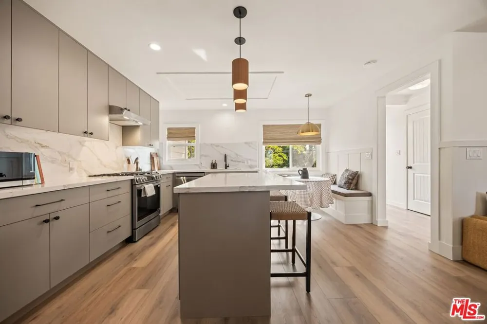 107 Alto Drive Oak View, CA 93022