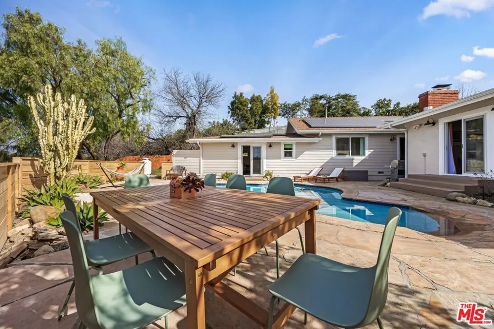 107 Alto Drive Oak View, CA 93022