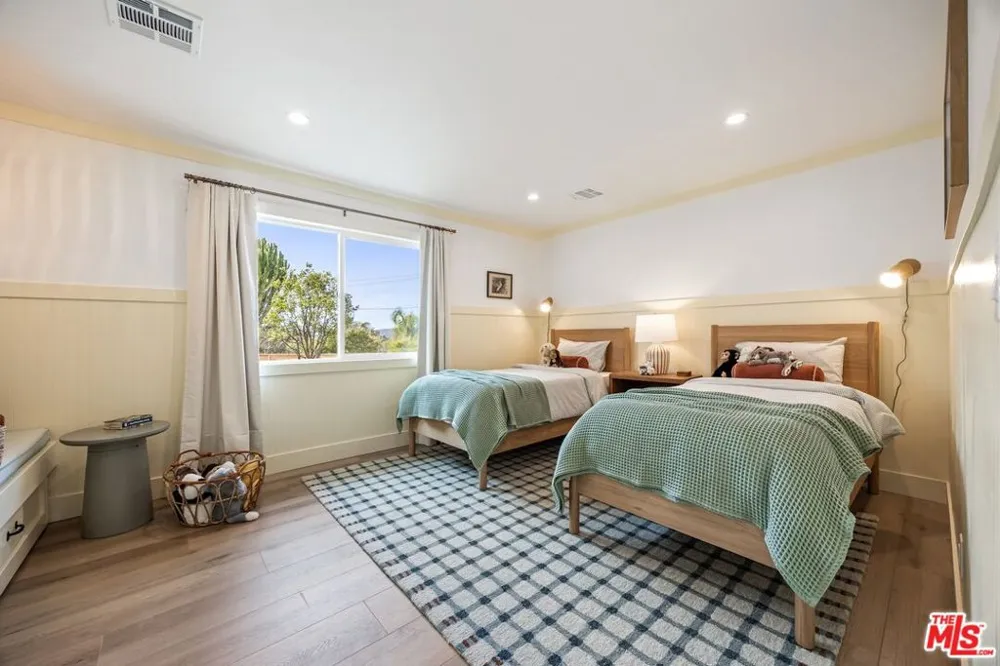 107 Alto Drive Oak View, CA 93022