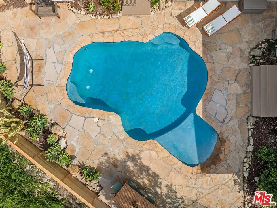 107 Alto Drive Oak View, CA 93022