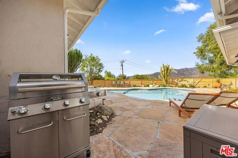 107 Alto Drive Oak View, CA 93022