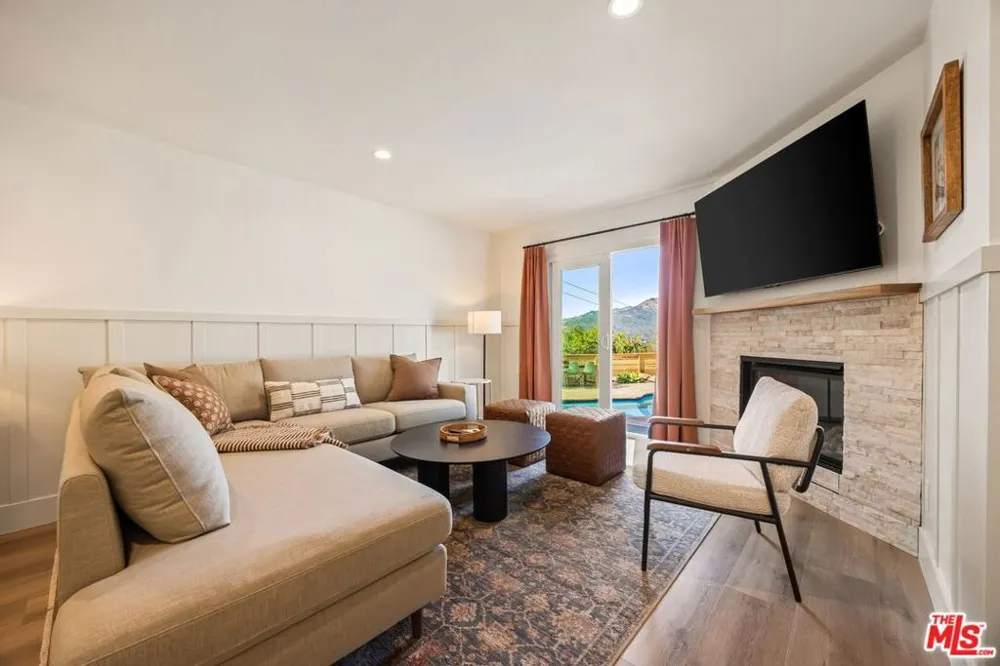107 Alto Drive Oak View, CA 93022