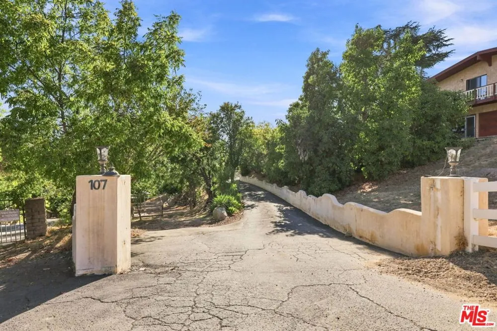 107 Alto Drive Oak View, CA 93022
