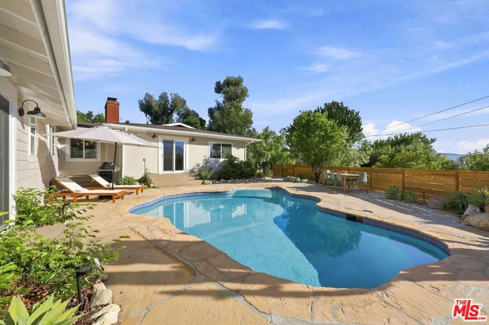 107 Alto Drive Oak View, CA 93022
