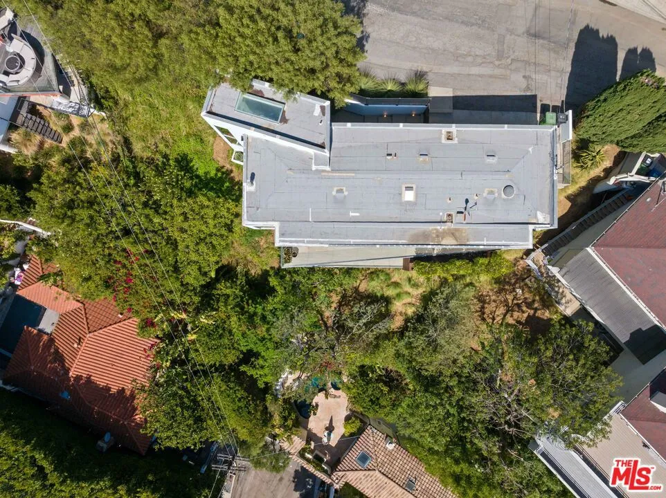 8760 Hollywood Boulevard Los Angeles, CA 90069