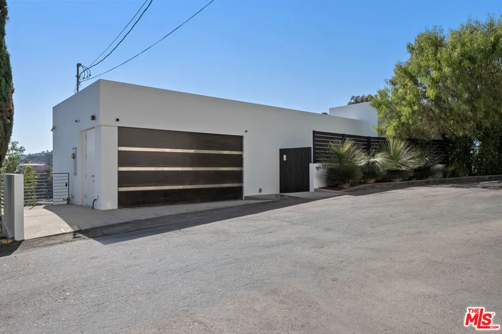 8760 Hollywood Boulevard Los Angeles, CA 90069
