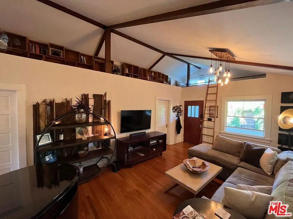 1315 McCadden Place Los Angeles, CA 90028