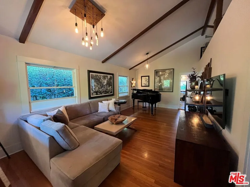 1315 McCadden Place Los Angeles, CA 90028