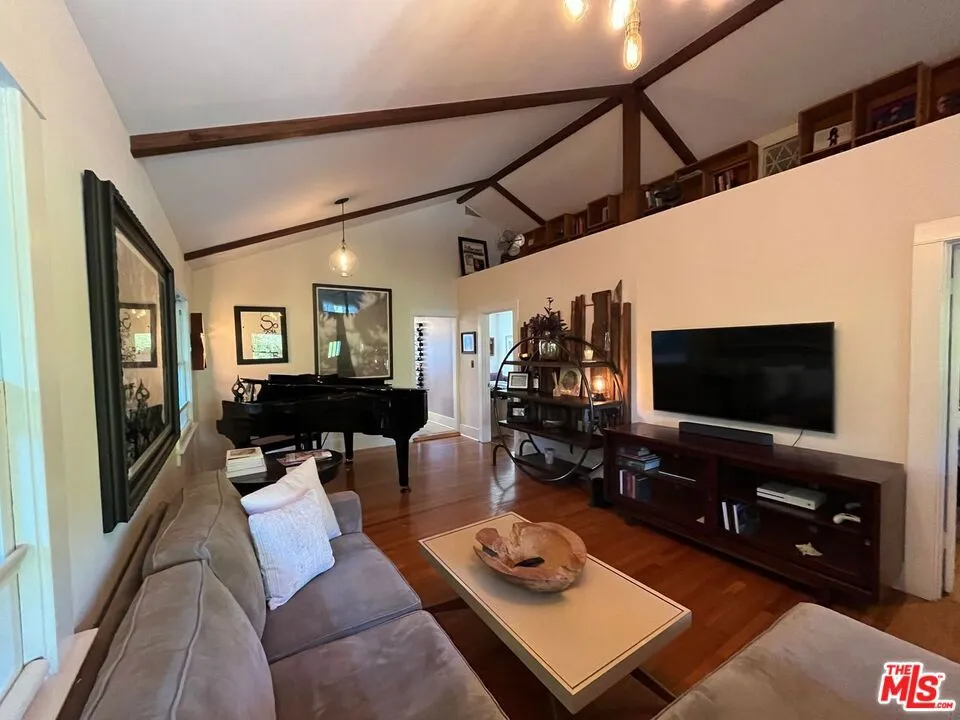 1315 McCadden Place Los Angeles, CA 90028