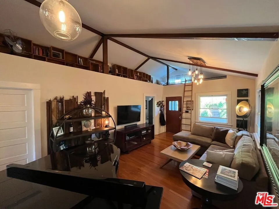 1315 McCadden Place Los Angeles, CA 90028