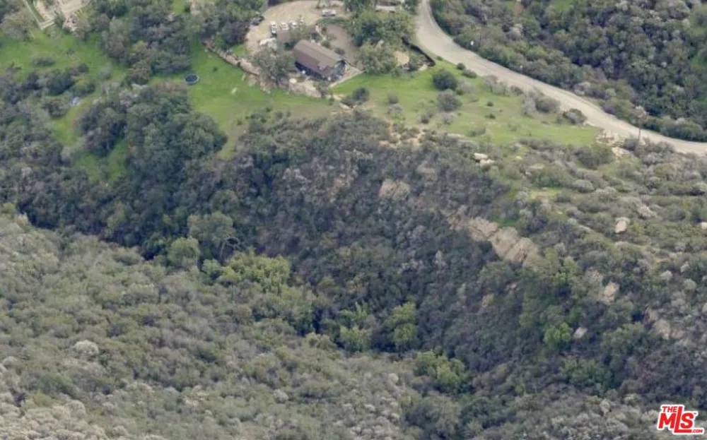 Tuna Canyon Road Topanga, CA 90290