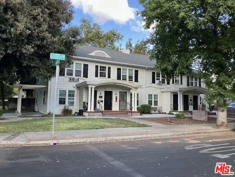 203 Jones Street Modesto, CA 95354