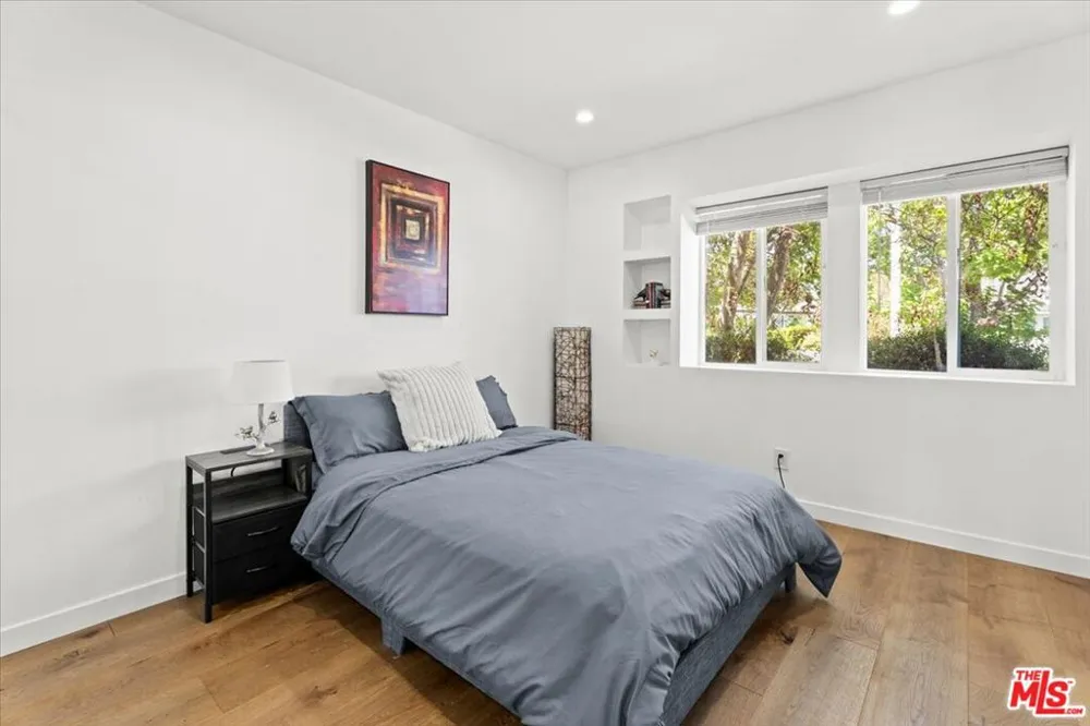 6212 Tunney Avenue Tarzana, CA 91335