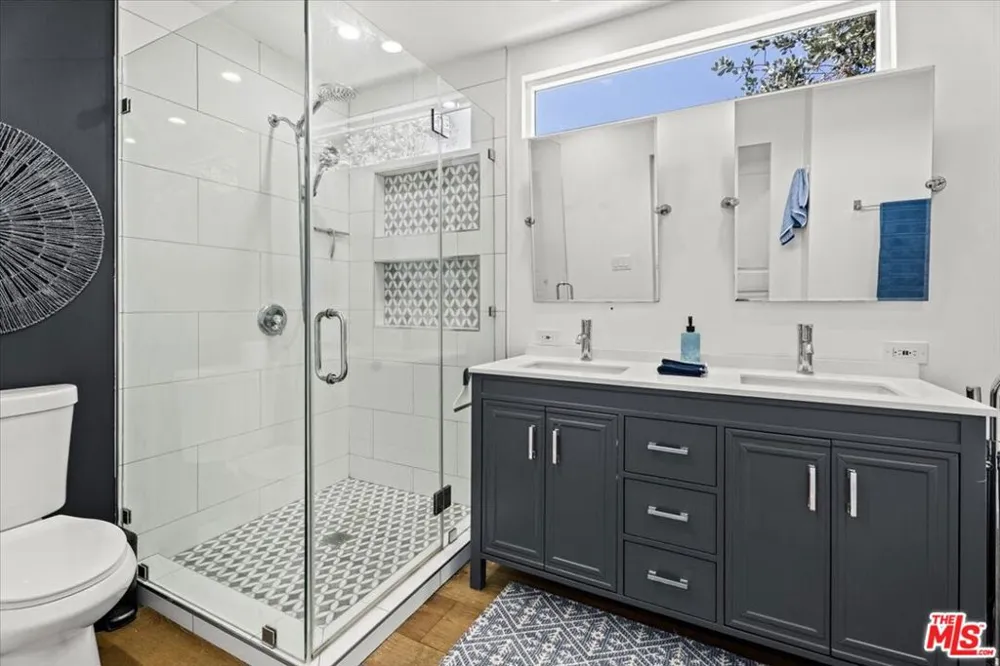 6212 Tunney Avenue Tarzana, CA 91335
