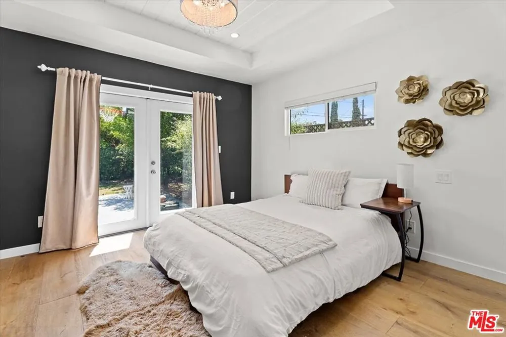 6212 Tunney Avenue Tarzana, CA 91335