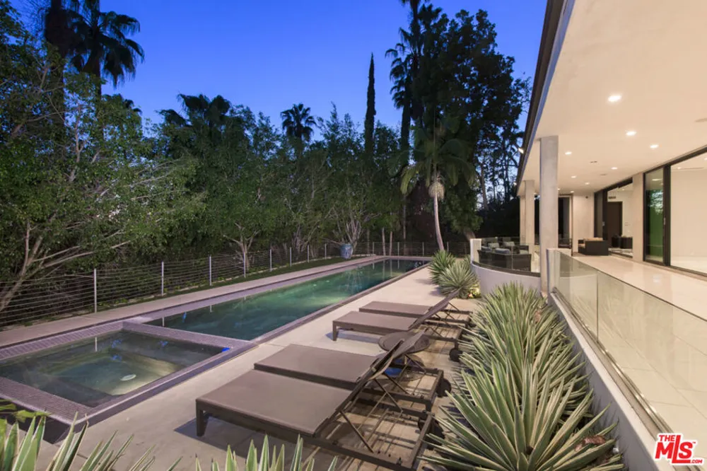 900 HILLCREST ROAD Beverly Hills, CA 90210