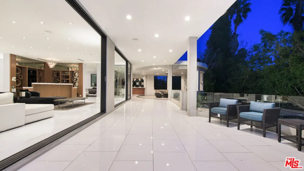 900 HILLCREST ROAD Beverly Hills, CA 90210