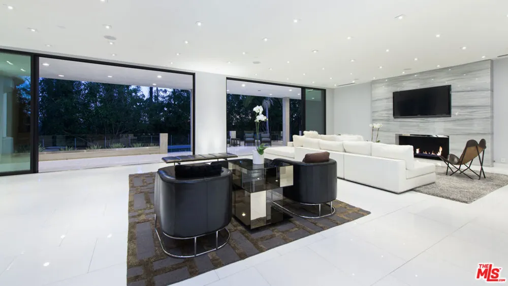 900 HILLCREST ROAD Beverly Hills, CA 90210
