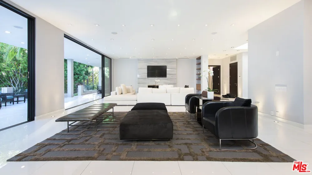900 HILLCREST ROAD Beverly Hills, CA 90210