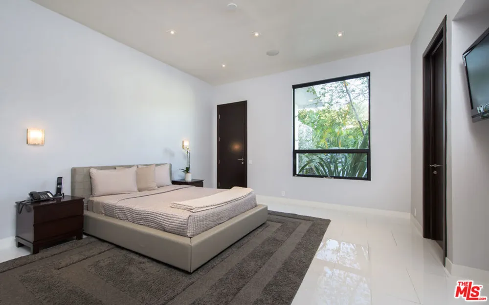 900 HILLCREST ROAD Beverly Hills, CA 90210