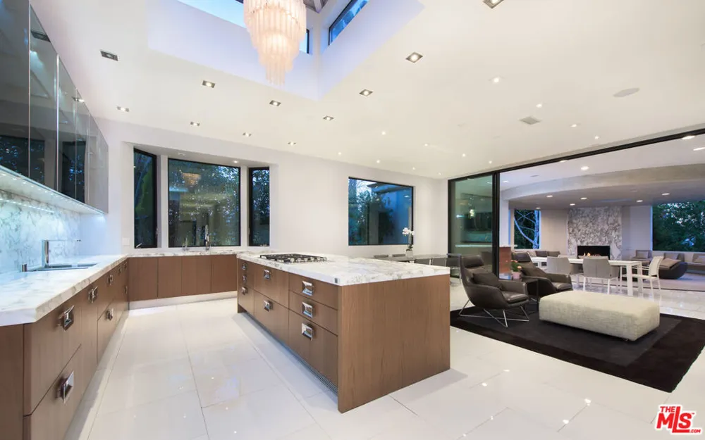 900 HILLCREST ROAD Beverly Hills, CA 90210