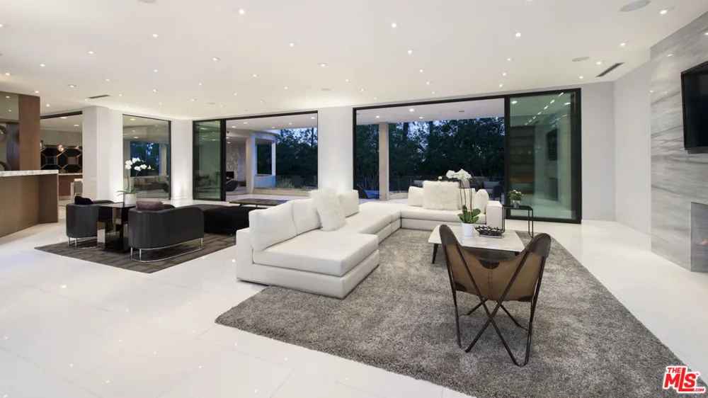 900 HILLCREST ROAD Beverly Hills, CA 90210