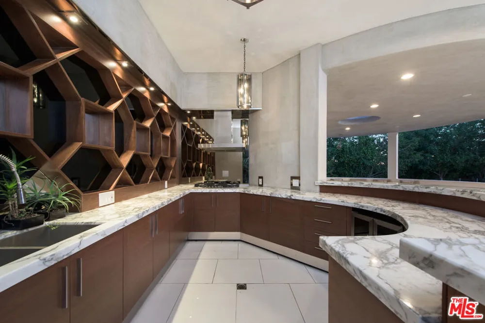 900 HILLCREST ROAD Beverly Hills, CA 90210