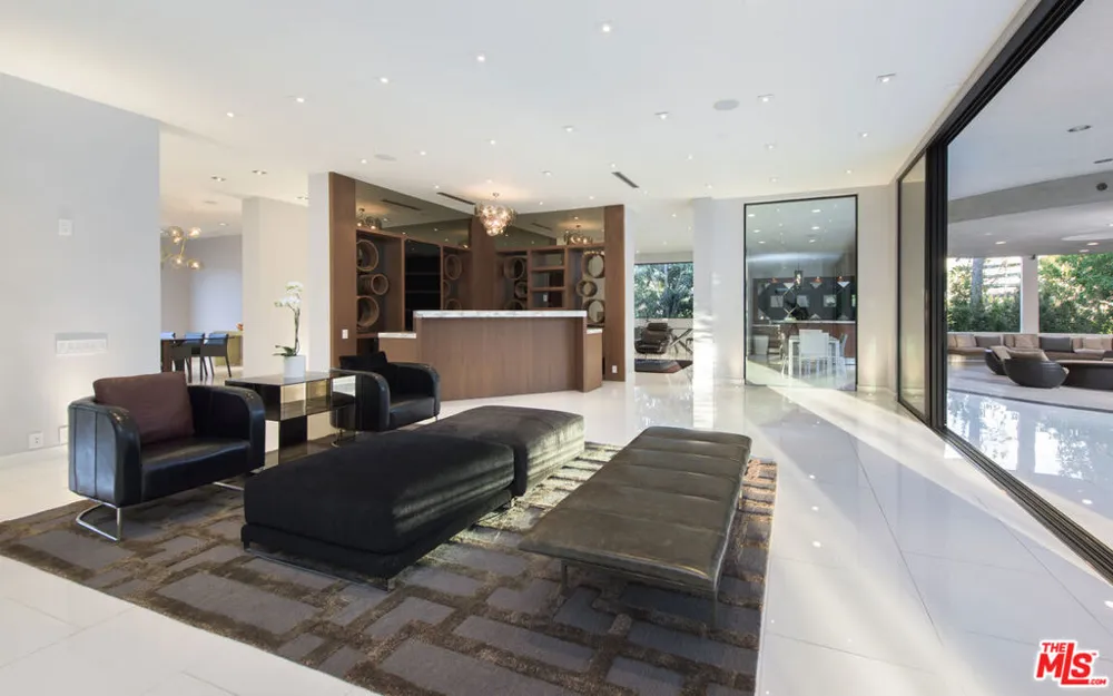 900 HILLCREST ROAD Beverly Hills, CA 90210