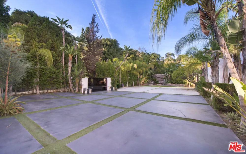 900 HILLCREST ROAD Beverly Hills, CA 90210