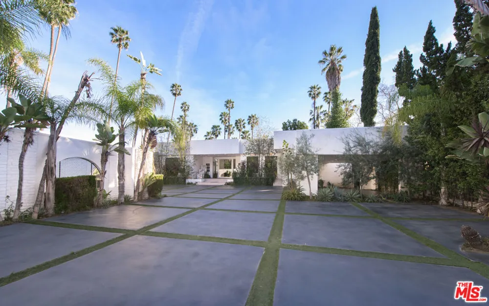 900 HILLCREST ROAD Beverly Hills, CA 90210