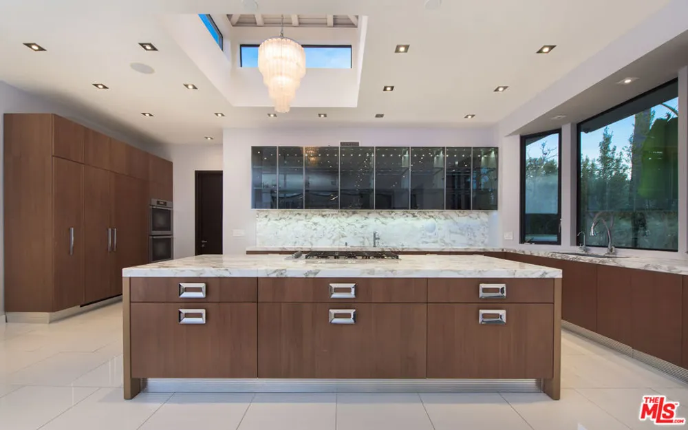 900 HILLCREST ROAD Beverly Hills, CA 90210