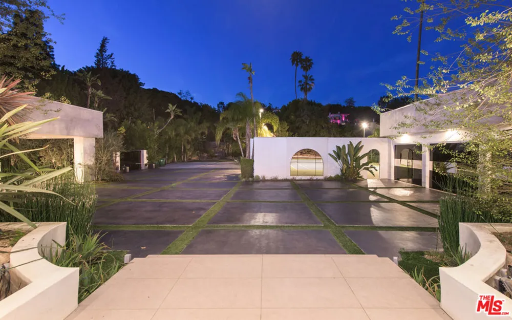 900 HILLCREST ROAD Beverly Hills, CA 90210