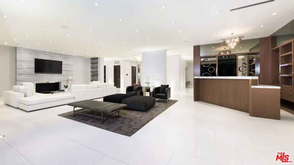 900 HILLCREST ROAD Beverly Hills, CA 90210