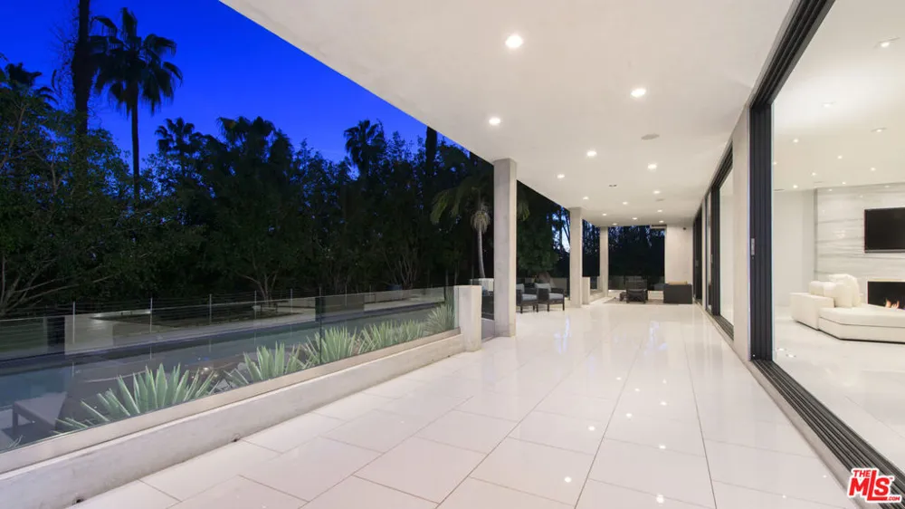 900 HILLCREST ROAD Beverly Hills, CA 90210