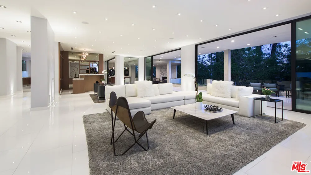 900 HILLCREST ROAD Beverly Hills, CA 90210