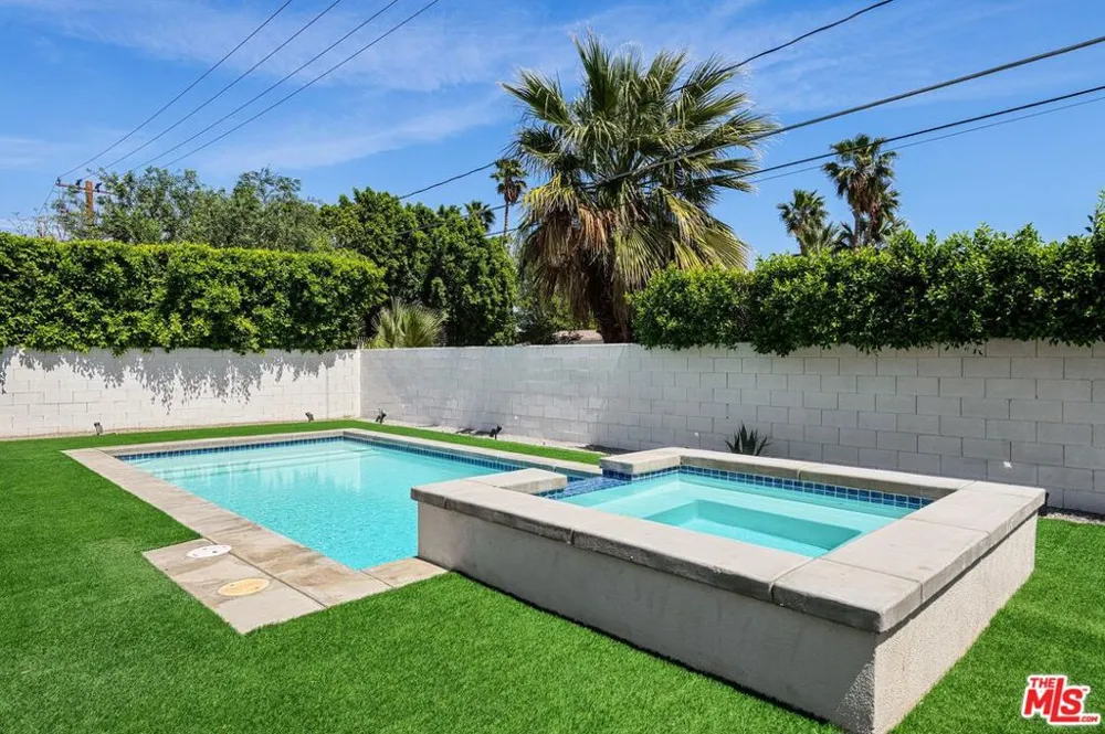 2002 Whitewater Club Drive Palm Springs, CA 92262