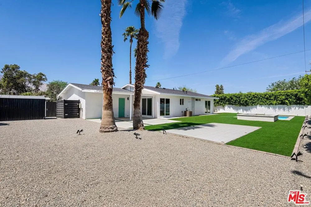 2002 Whitewater Club Drive Palm Springs, CA 92262